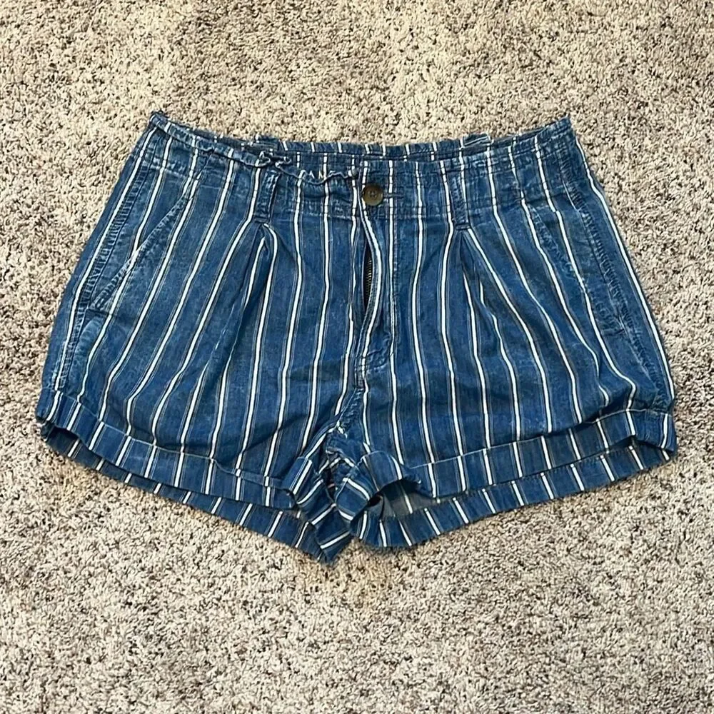 American Eagle Striped High Rise Pleated Mom Shorts Size 8